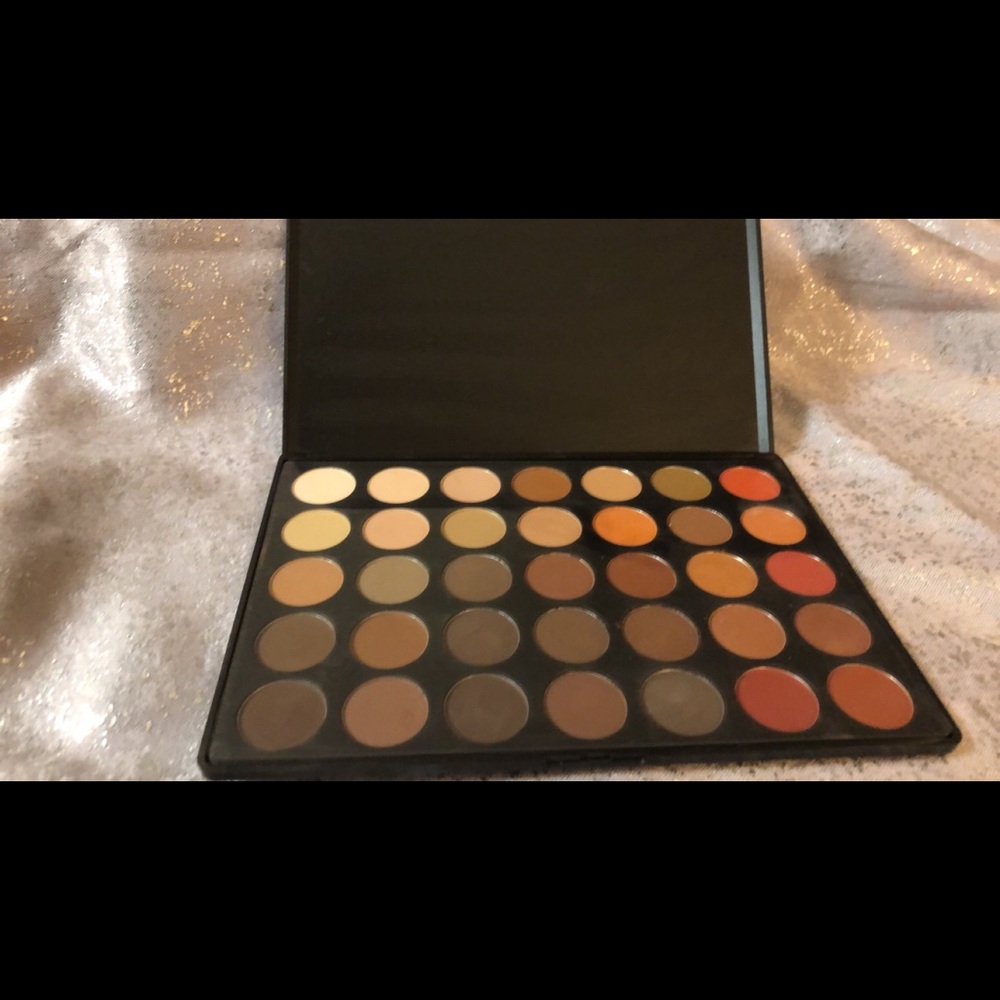 Morphe 35 OS (Shimmer) and 35 OM (Matte) Eyeshadow - Picture 4 of 8